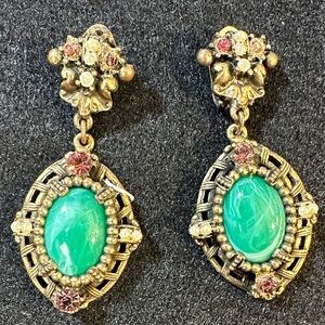 46- Crown Trifari Beautiful Vtge Gold/Green Clips. Faux pearl pink clear stones